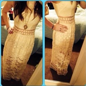 Ivory lace maxi 😍 NWOT
